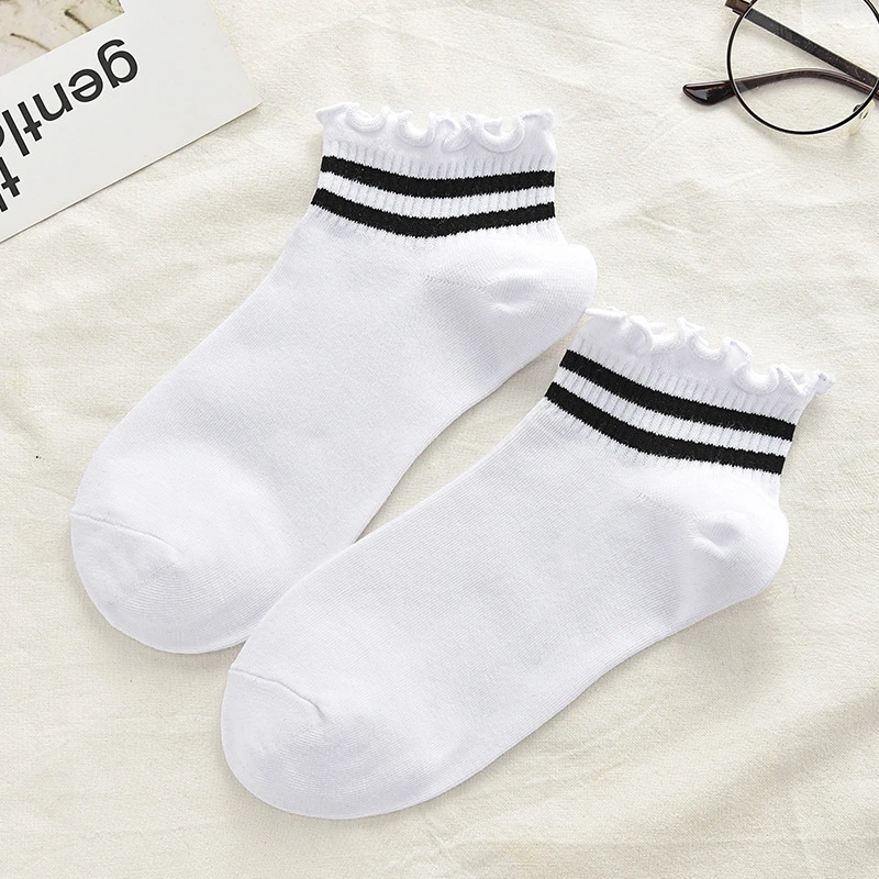 Yeni Kadın Pamuk Rahat Beyaz Siyah Çorap Kızlar Sevimli Kıvrımlı Ayak Bileği Çorap Çizgili Nokta Kalp Kısa Çorap Calcetines Mujer Sokken Görüntü  5