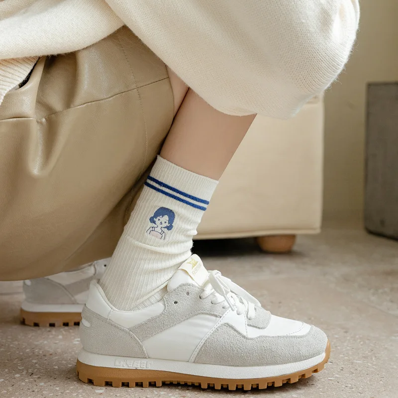Yeni Varış Sonbahar Kış Kadın Çorap Kore Rahat Kawaii Sevimli Çorap Nakış Orta Tüp beyaz çoraplar Pamuk Karikatür Kız Çorap Görüntü  0