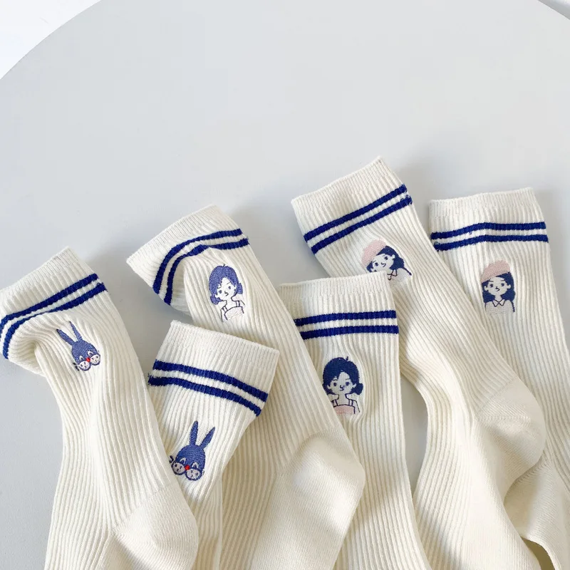 Yeni Varış Sonbahar Kış Kadın Çorap Kore Rahat Kawaii Sevimli Çorap Nakış Orta Tüp beyaz çoraplar Pamuk Karikatür Kız Çorap Görüntü  3