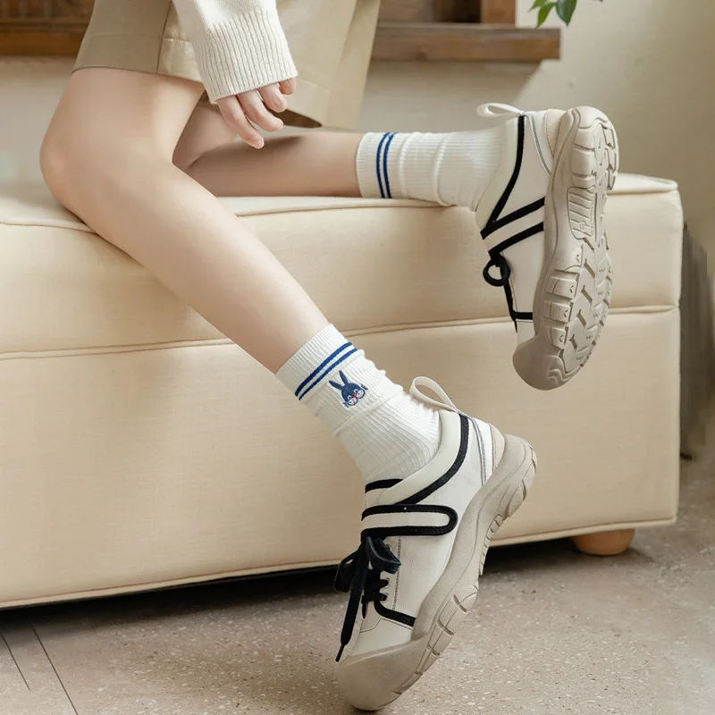Yeni Varış Sonbahar Kış Kadın Çorap Kore Rahat Kawaii Sevimli Çorap Nakış Orta Tüp beyaz çoraplar Pamuk Karikatür Kız Çorap Görüntü  4