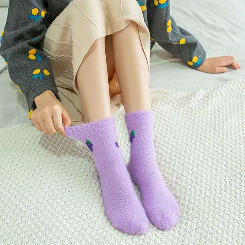 Kış sıcak Bulanık Çorap Sevimli Avokado Kiraz Meyve Uzun Çorap Kadın Mercan Kadife Çorap sert banyo havlusu Yumuşak Kabarık Çorap Kalınlaşmak Çorap Görüntü  0