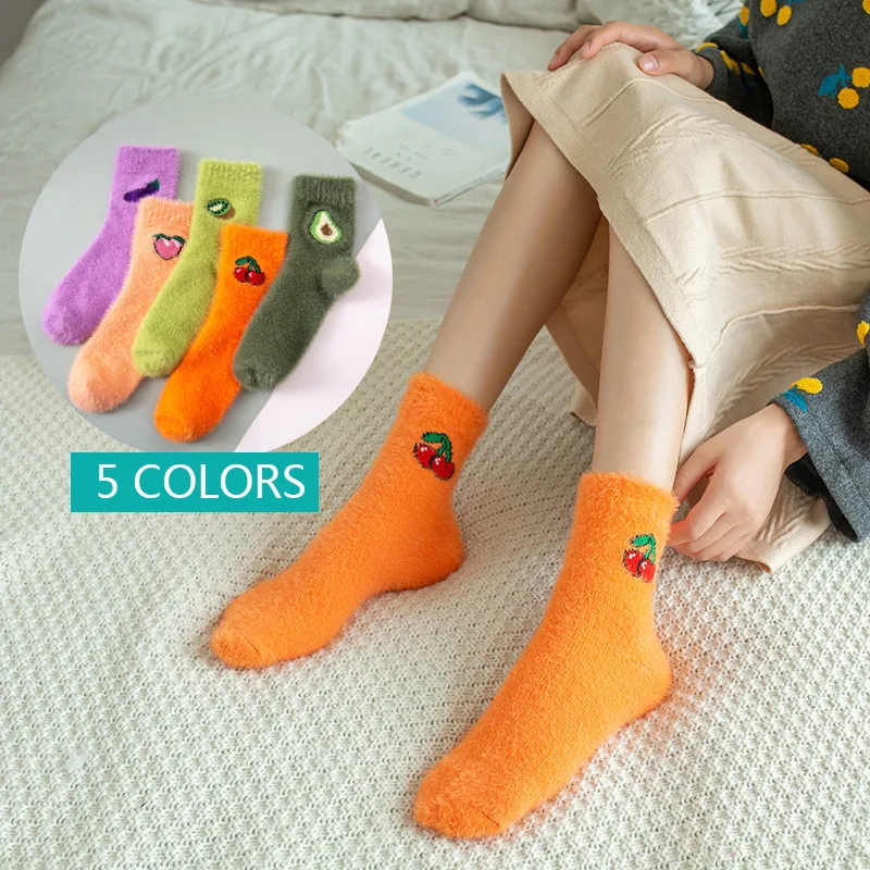 Kış sıcak Bulanık Çorap Sevimli Avokado Kiraz Meyve Uzun Çorap Kadın Mercan Kadife Çorap sert banyo havlusu Yumuşak Kabarık Çorap Kalınlaşmak Çorap Görüntü  5