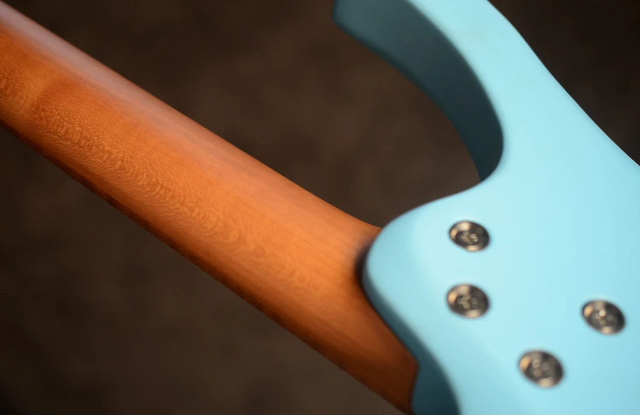 2022 NK Fanlı frets 6 Dizeleri Başsız Elektro Gitar İnci Mavi renk Kavrulmuş akçaağaç Boyun SSS manyetikler Görüntü  0