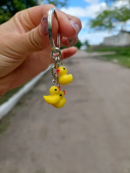 Sevimli 3D Ördek Charm Anahtarlık Kadın Erkek moda takı Hediye Üç Sarı Ördek Kolye Anahtarlık Araba Kapı kilit anahtarı Aksesuarları Görüntü  0