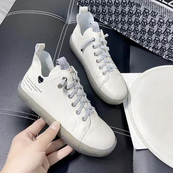 2021 Kadın ayakkabısı Yaz Sneakers küçük beyaz ayakkabı Çok Yönlü Yumuşak Taban Gao Patlama Takım Botları Düz Tabanlı Aşk Desen Nötr