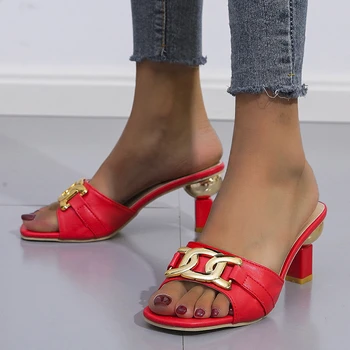 2022 Yaz kadın Terlik Sandalet Ayakkabı Kadın Altın Metal Zincir Bayanlar Moda Rahat Slaytlar Katır Kapalı Zapato Mujer