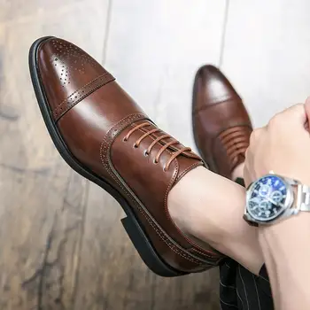 2022 Yeni Erkek Klasik Oxford Blok Oyma Zoysıa dantel-up deri ayakkabı Moda Düğün Ayakkabı Nefes Çok Yönlü Erkek Elbise Ayakkabı