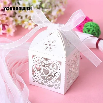 50 adet / grup Aşk Kalp Lazer Kesim şeker kutusu Hediye şeritli kutular Düğün Parti Bebek duş Iyilik Pembe Mor Beyaz Bej