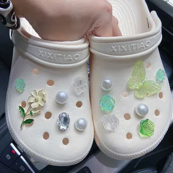 DIY Renkli Çiçek Croc Takılar Tasarımcı Moda Lüks Kelebek İnci ayakkabı takısı Bitmiş Ürün Tüm Maç Takılar Croc