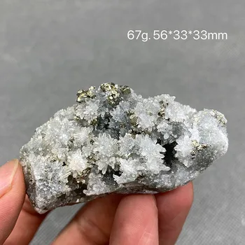Doğal pirit ve kalkopirit kristal simbiyoz taş mineral örneği