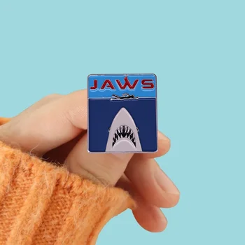Jaws Yaka Pin Gece Yarısı Yüzmek Rozeti Steven Spielberg'in Film Köpekbalığı Posteri Broş