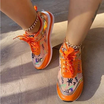 Kadın spor ayakkabılar 2022 Yeni Bahar Sonbahar Örgü Nefes Moda Flats Ayakkabı Tasarımcısı Lace Up Koşu Yürüyüş Spor Ayakkabı
