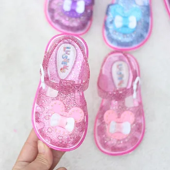 Kız sandalet 2023 yeni moda küçük kız prenses ayakkabı burnu açık ilkokul Kore versiyonu yaz çocuk kristal ayakkabı