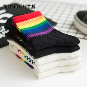 Kış Gökkuşağı Çizgili pamuk çorap kadınlar için Siyah / Beyaz Spor Kızlar Kolej tarzı çorap Moda vahşi harajuku komik sanat sıcak sox