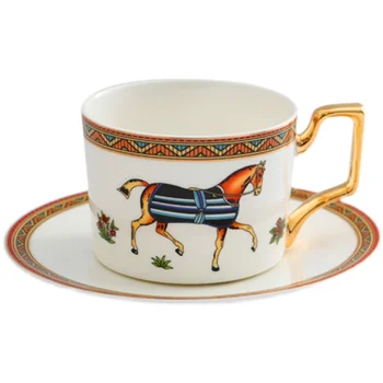 Lüks Kahve fincan Seti Kemik çin çayı bardak ve altlık Setleri Seramik Kupalar Güzel Porselen Düğün Dekorasyon Drinkware