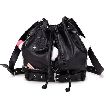 NIGEDU Rock Tarzı Kadın omuzdan askili çanta Punk perçin postacı çantası PU deri çantalar kadın Tasarımcı Motosiklet Kova Tote siyah