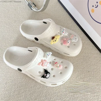 Sanrio Hello Kitty Ayakkabı Yaz Yeni Kore Tarzı Sandalet Kadın Delik Ayakkabı DIY ayakkabı tokası Lüks Terlik Y2k Moda düz ayakkabı
