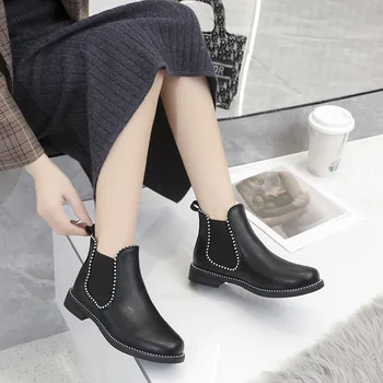 Tek yarım çizmeler kadın 2022 Artı Boyutu 43 Perçin Deri Çizmeler Retro Kısa Tüp Kalın Topuk Çizmeler Rahat platform ayakkabılar