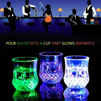 Yaratıcı Yanıp Sönen Fincan Şarap Bira Viski Kupa Su İçecek içecek bardağı LED Otomatik Parlayan Fincan Parti Dekoratif Malzemeleri Yeni