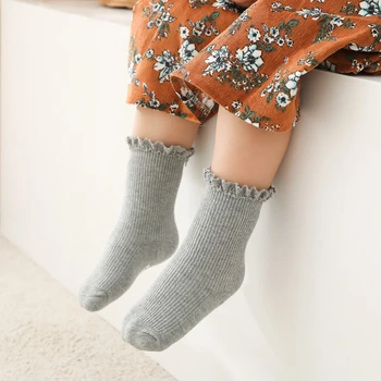 Yeni Bebek Kız Çorap Uzun Dantel Fırfır Çorap Çocuklar Diz Yüksek Yumuşak Pamuklu Socken Çocuk 0-5 Yıl Sevimli Prenses Çorap