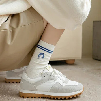 Yeni Varış Sonbahar Kış Kadın Çorap Kore Rahat Kawaii Sevimli Çorap Nakış Orta Tüp beyaz çoraplar Pamuk Karikatür Kız Çorap