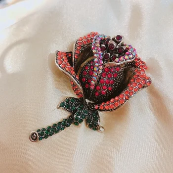 Zarif Butik rhinestone kakma Gül Broş çiçek kadın abartılı popüler Broş takım elbise pin aksesuarları